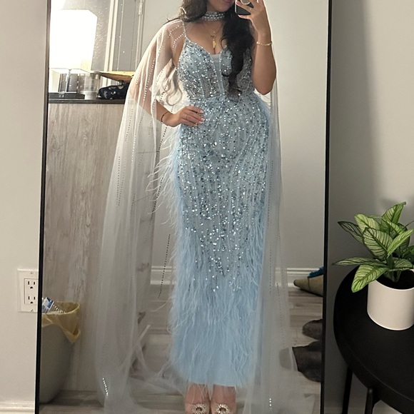 ENGAGEMENT/PARTY/PROM GUEST DRESS - Picture 1 of 8